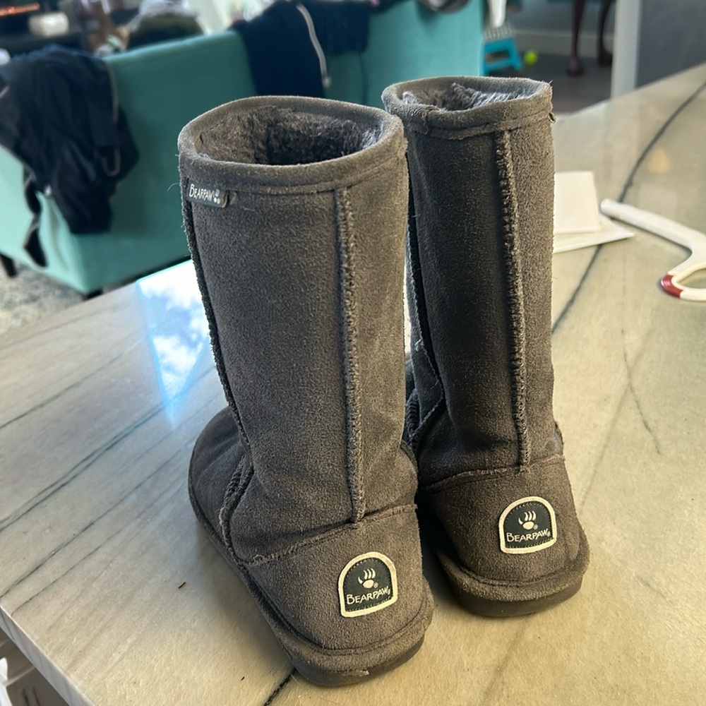 Bearpaw grey size 6